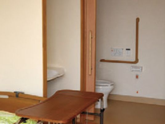 バリアフリー設計のトイレ