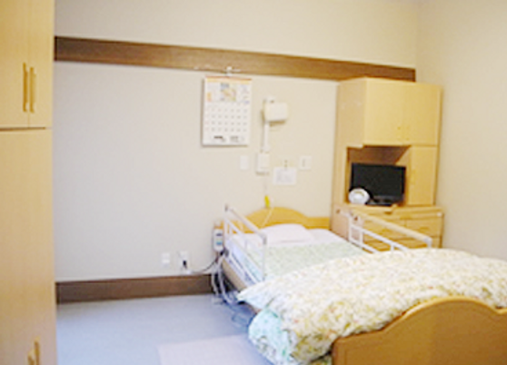明るい個室の居室