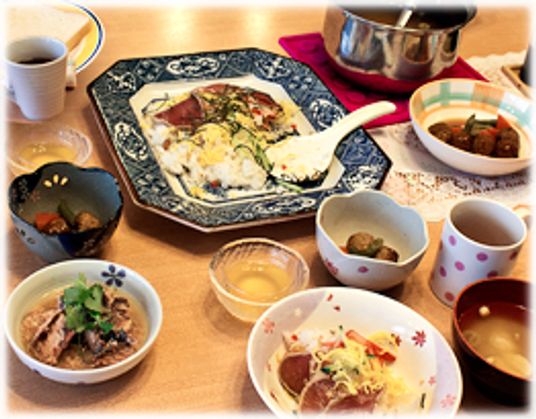 温かい家庭の食卓
