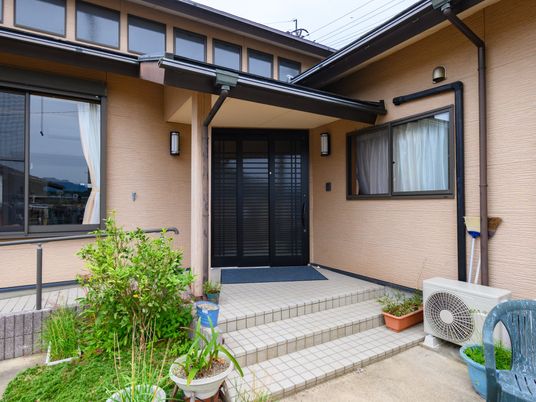 清潔感ある住居のエントランス