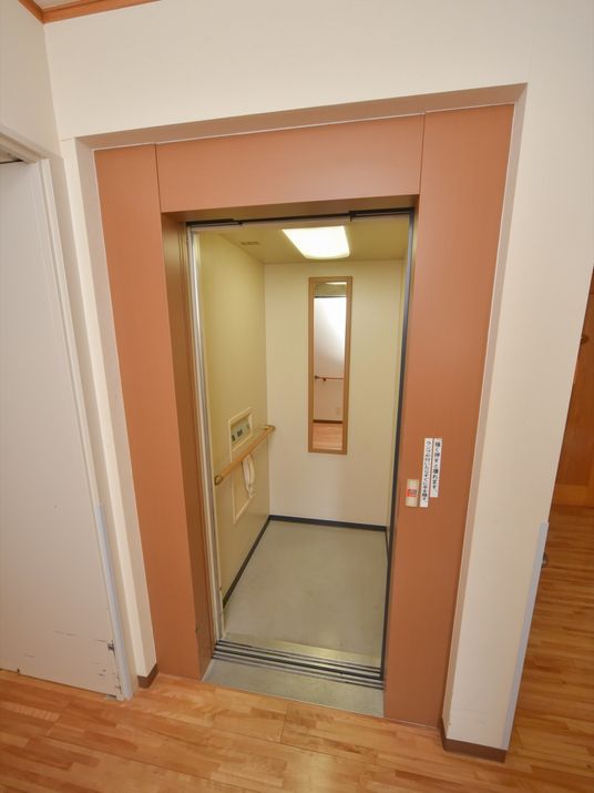 エレベーターの入口