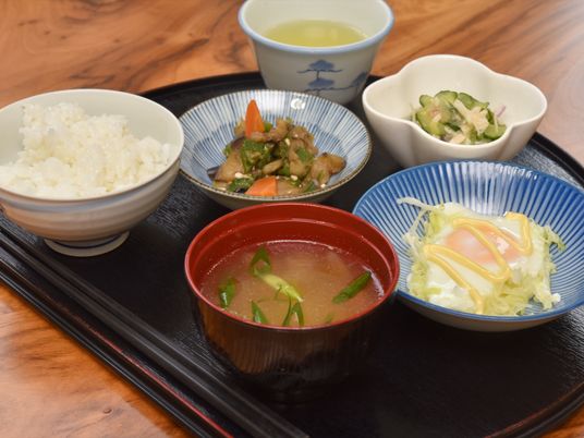 和風の健康的な食事セット