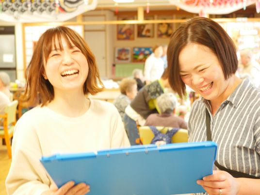 笑顔のスタッフイメージ