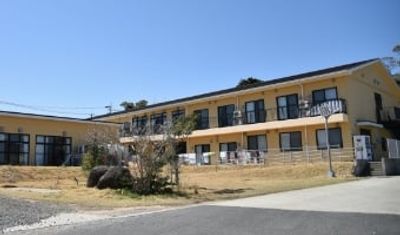 広々とした施設の外観