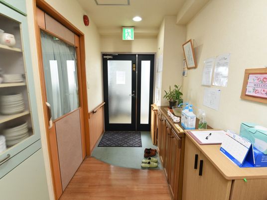 廊下と受付の様子