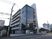 モダンな外観の建物
