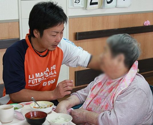 介護のスタッフと利用者の交流