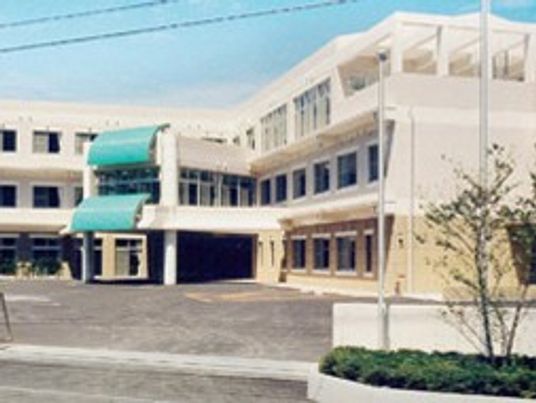 広々とした建物外観  