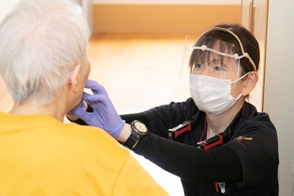丁寧な介護の様子