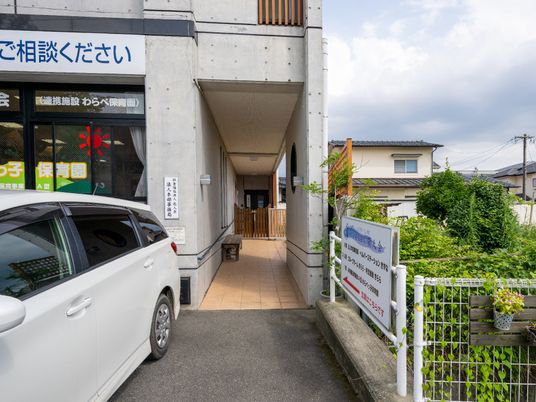エントランスの外観