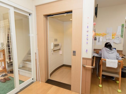 居室の入口と利用者