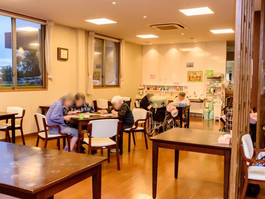 暖かみのある食堂空間