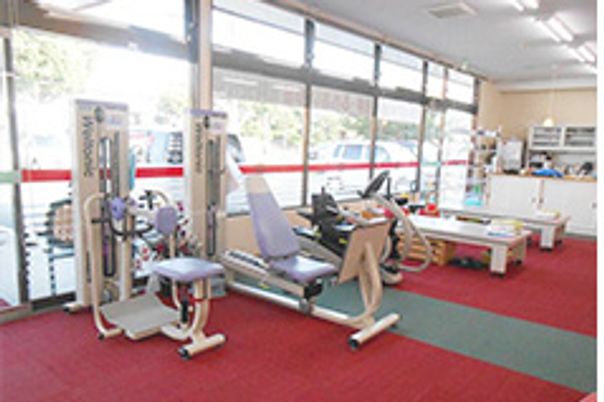 運動機器が並ぶ部屋