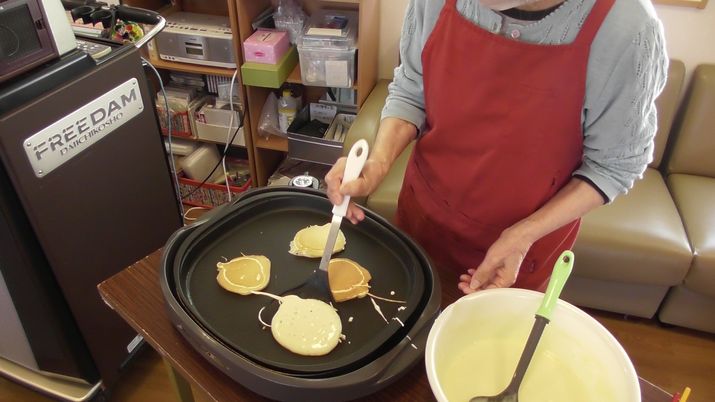 パンケーキを作るキッチン