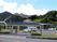 山に囲まれた施設外観