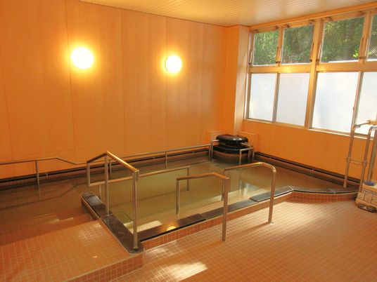 広々とした浴室