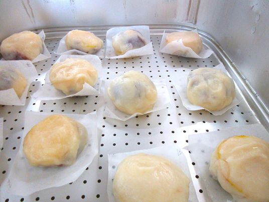 お菓子が並ぶ棚
