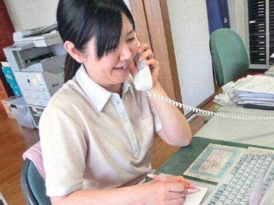 笑顔のスタッフの様子