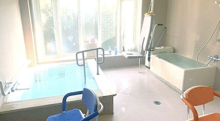 明るい浴室