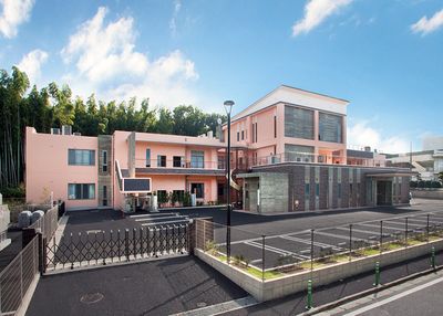 広々とした建物の外観