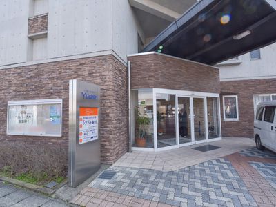 施設正面エントランス