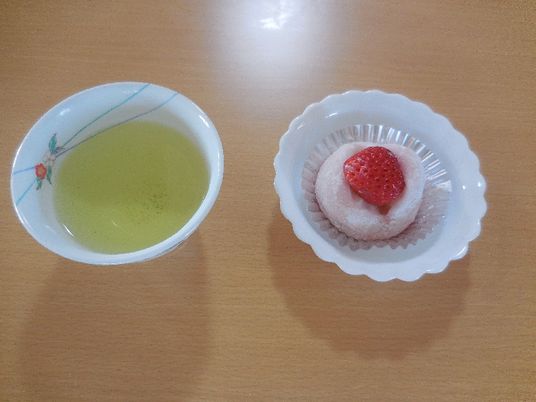 お茶と和菓子のテーブル