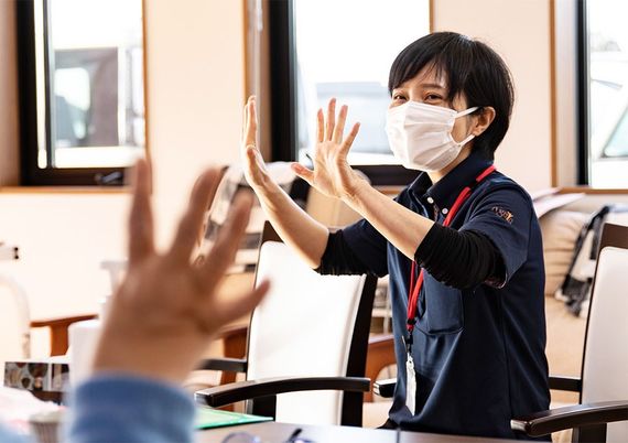 楽しそうに話すスタッフ ラウンジ