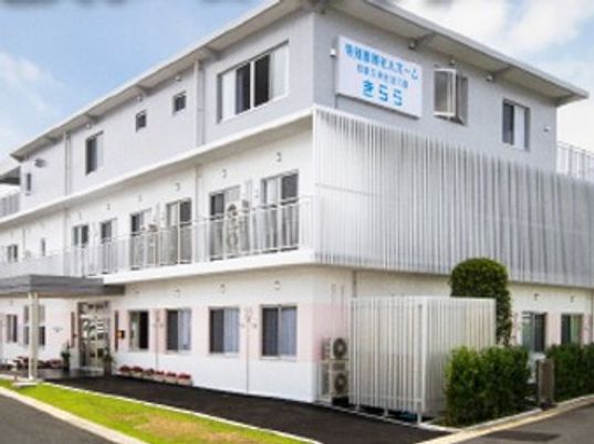 開放的な建物外観
