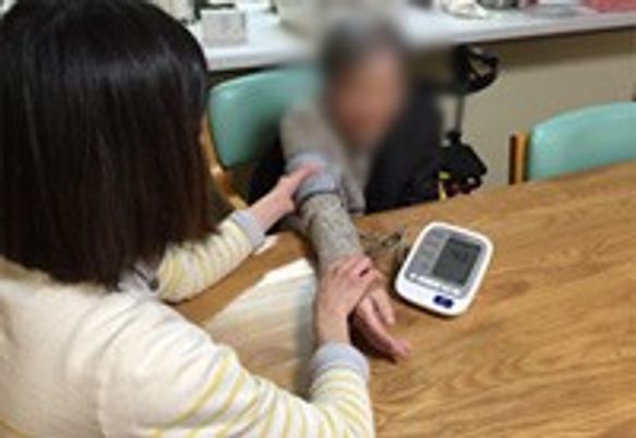 健康チェックを行う場面