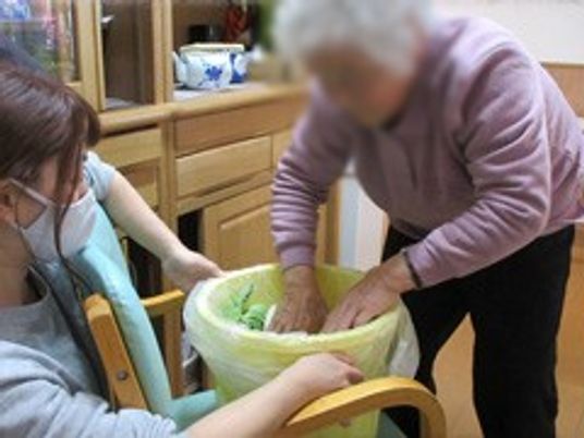 介護士のサポートシーン