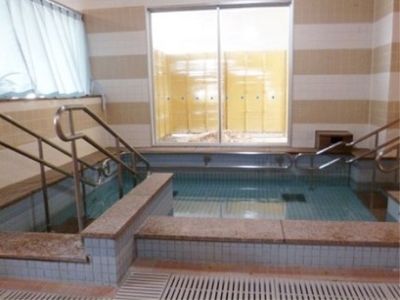 明るい清潔な浴室