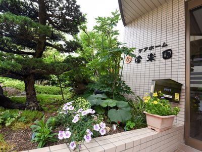緑あふれるエントランス風景