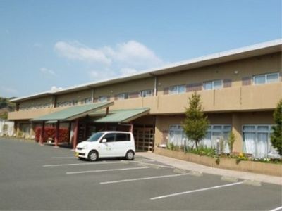 広々とした施設の正面入口
