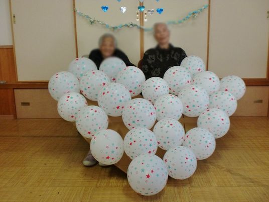 楽しむ様子の居室