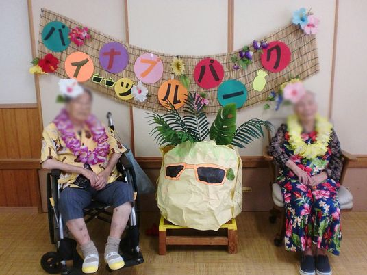 飾り付けのある室内