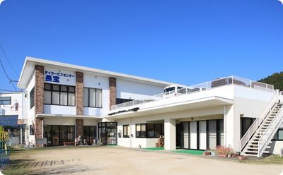 広々とした外観
