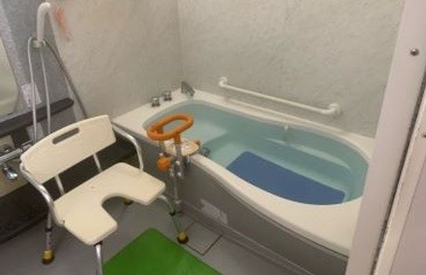 介助用設備の浴室