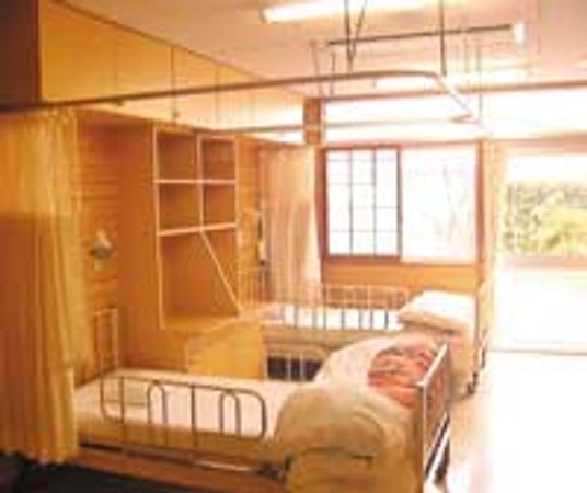 窓際の明るい居室