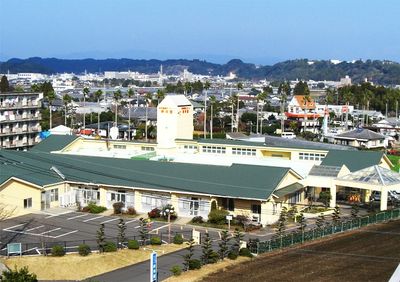 広々とした外観