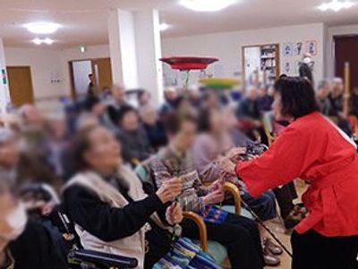 交流イベント中のラウンジ