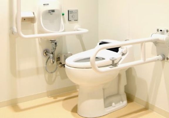 バリアフリー設計のトイレ