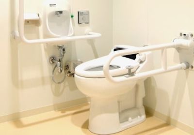 バリアフリー設計のトイレ