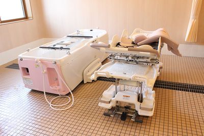 清潔な設備の浴室