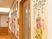 廊下の掲示物と木目調
