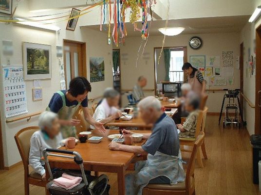 和やかなダイニングルーム