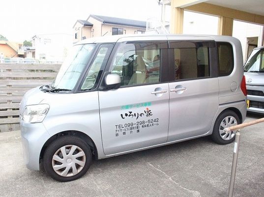 施設の車両駐車場