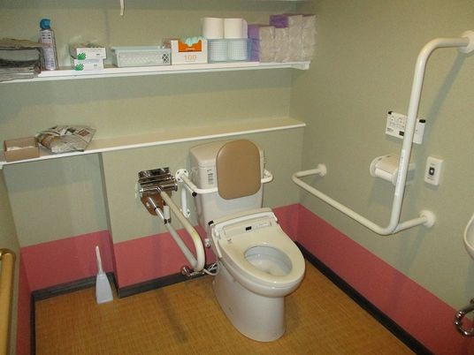 手すり付きトイレ設備