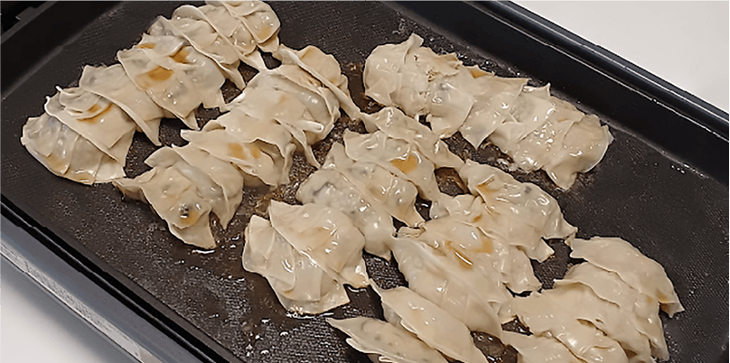 調理された餃子の料理