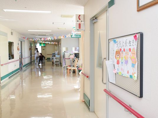 人の気配ある廊下