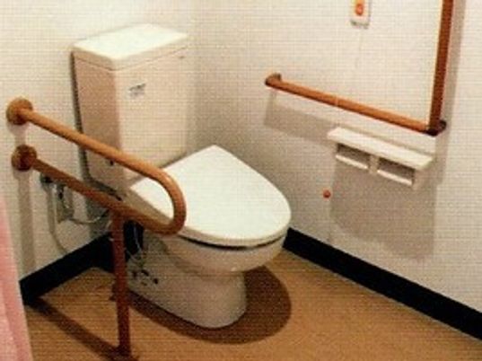 安心の手すり付きトイレ